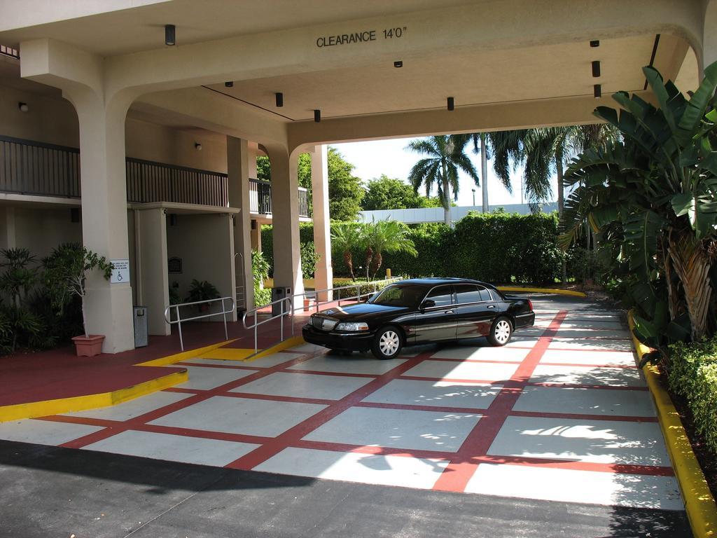 Quality Inn Palm Beach International Airport West Palm Beach Exteriör bild