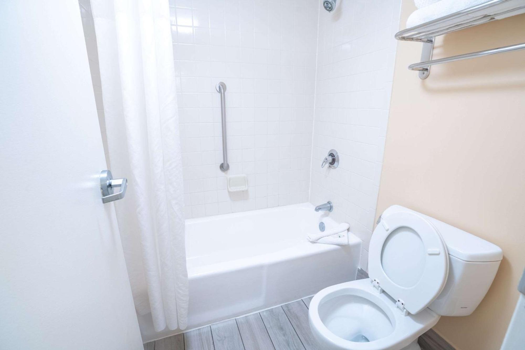 Quality Inn Palm Beach International Airport West Palm Beach Exteriör bild